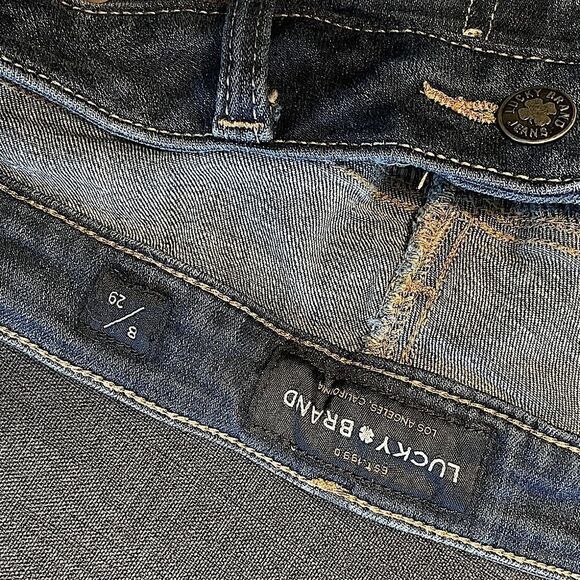 Never Worn Women’s Lucky Brand 🍀 Dark Wash Bootcut Jeans. Size 8/29. - Picture 3 of 3